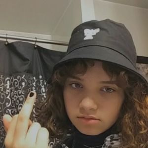 Meet your Posher, Mia